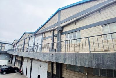 7,000 ft² Warehouse with Parking in Industrial Area