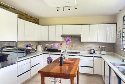 5 Bed Townhouse with En Suite in Lavington