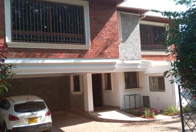 5 Bed Townhouse with En Suite at Spring Valley Area