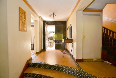 5 Bed House in Riverside - 2