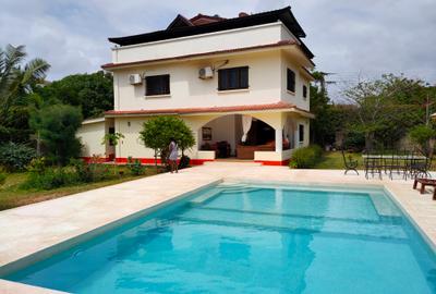 4 Bed House with Swimming Pool in Malindi