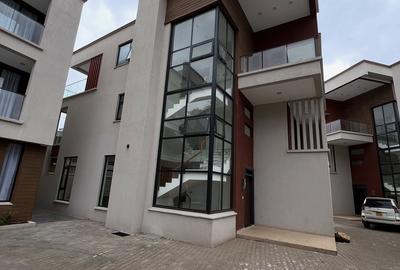 5 Bed Townhouse with En Suite at Lavington Green - 3