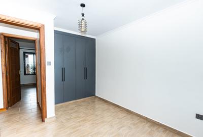 2 Bed Apartment with En Suite at New Kitisuru