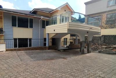 5 Bed Townhouse with En Suite in Kitisuru