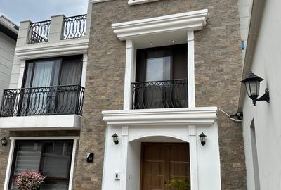 5 Bed Townhouse with En Suite in Westlands Area