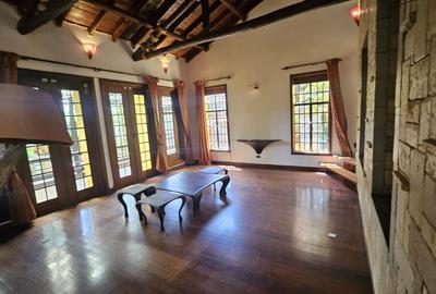 6 Bed House with En Suite in Runda - 2