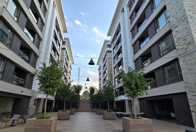 Serviced 2 Bed Apartment with En Suite at Red Hill