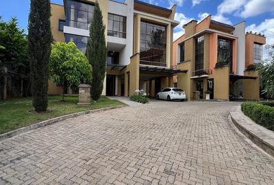 5 Bed Townhouse with En Suite in Lavington
