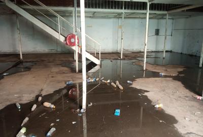 3,150 ft² Warehouse with Service Charge Included in Industrial Area