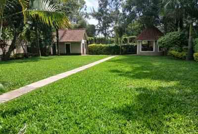 4 Bed House in Ridgeways - 2