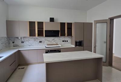 5 Bed Townhouse with En Suite at Lavington Green - 3