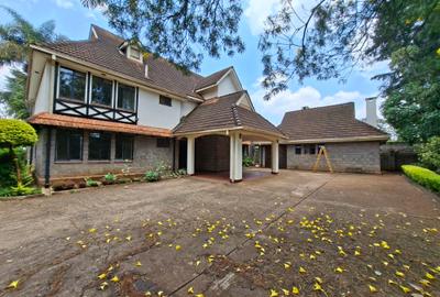 5 Bed House with En Suite at Off Un Avenue - 2