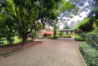 5 Bed House with En Suite in Rosslyn - 2