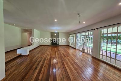 4 Bed House with En Suite in Ridgeways - 2