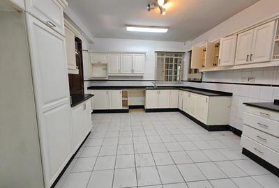 4 Bed Apartment with Swimming Pool in Muthaiga