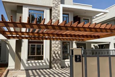 4 Bed Townhouse with En Suite in Eastern ByPass