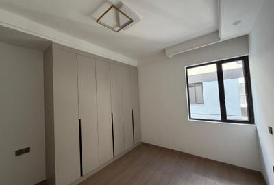 3 Bed Apartment with En Suite in Riverside - 3