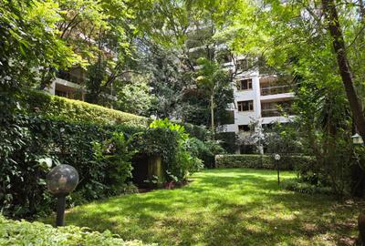 3 Bed Apartment with En Suite in Riverside - 2