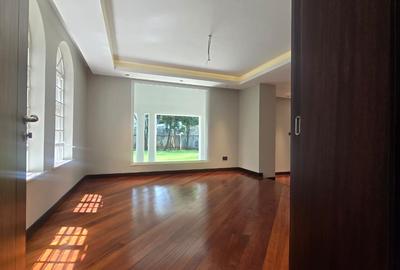 5 Bed House with En Suite in Runda