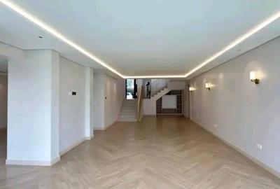 5 Bed Townhouse with En Suite at Lavington Green - 4