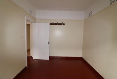 1 Bed Apartment with En Suite in Nairobi West - 4