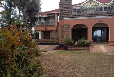 5 Bed House with En Suite in Runda