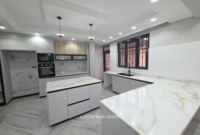 5 Bed House with Garden in Runda - 4