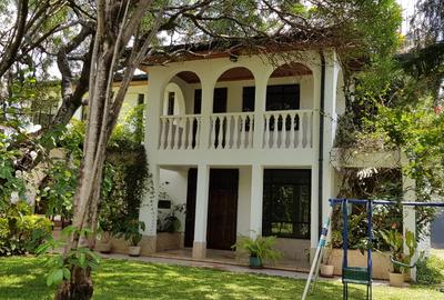 5 Bed House with En Suite at Garden Estate Road