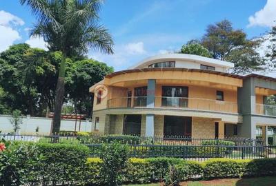 5 Bed Townhouse with En Suite in Lavington