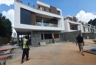 4 Bed Villa with En Suite in Runda - 2