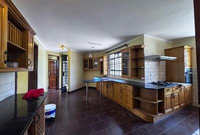 5 Bed Townhouse with En Suite in Runda - 3