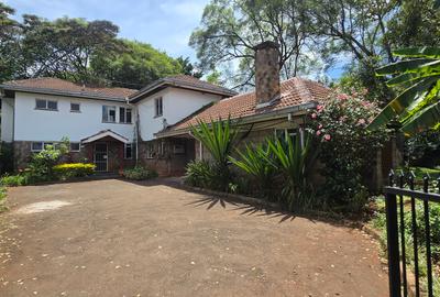 5 Bed Townhouse with En Suite at Lavington Green - 3