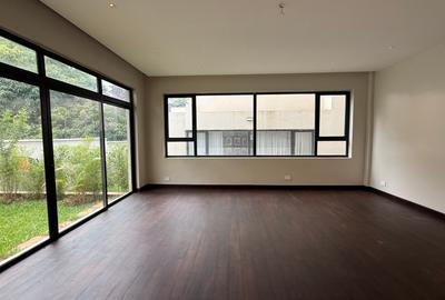 5 Bed Townhouse with En Suite in Lavington - 3