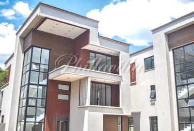 5 Bed Townhouse with En Suite in Lavington