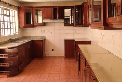 5 Bed Townhouse with En Suite at Westlands - 2
