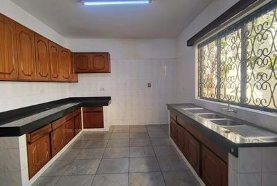 5 Bed Townhouse with En Suite at Kilimani - 4