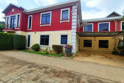 5 Bed House with En Suite in Lavington