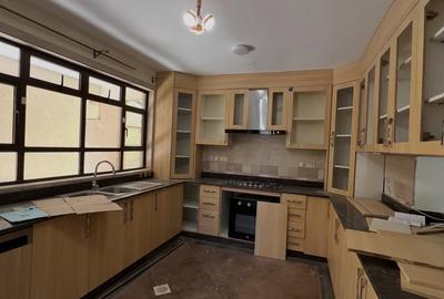 5 Bed Townhouse with En Suite at Lavington Green - 4