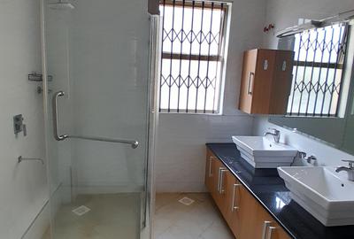 5 Bed Villa with En Suite at Lavington - 3