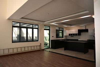 5 Bed Townhouse with En Suite in Lavington