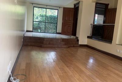 5 Bed Townhouse with En Suite in Brookside - 3