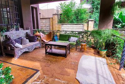 4 Bed House with En Suite in Ridgeways - 3