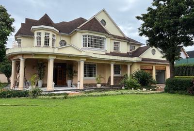 5 Bed House with En Suite in Runda