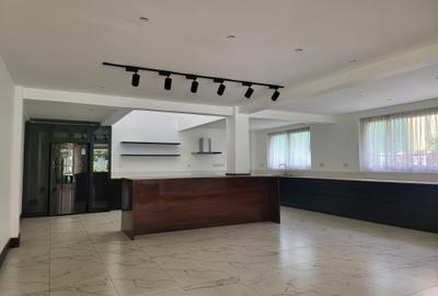 5 Bed House with En Suite in Runda - 2