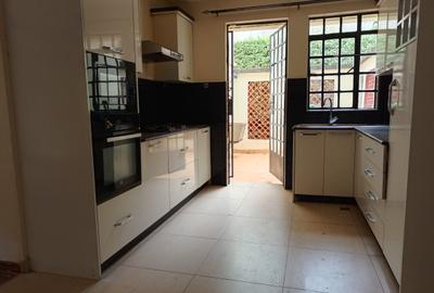 4 Bed Townhouse with En Suite in Kitisuru