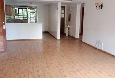 Serviced 3 Bed Apartment with En Suite in Riverside