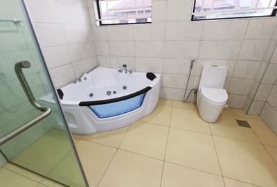 4 Bed House with En Suite in Runda - 2