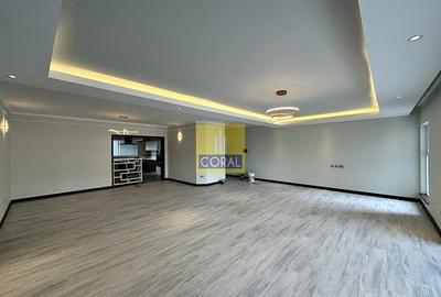 3 Bed Apartment with Swimming Pool in Riverside