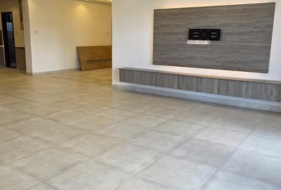 Serviced 4 Bed Apartment with En Suite in Parklands