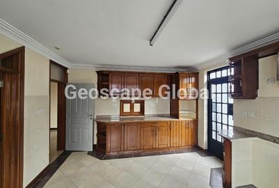 5 Bed House with En Suite in Runda - 3